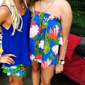 Hawaiian floral print flowy top